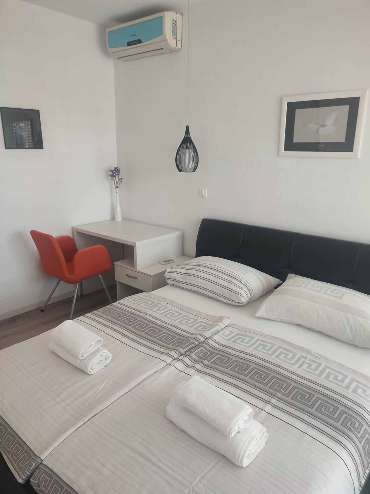 Biuk Apartments Novi Vinodolski Habitación foto